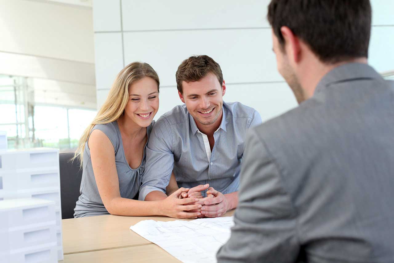 Young man and woman smiling as they discuss estate planning for unmarried couples with an Orlando attorney